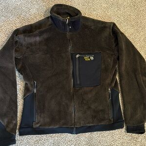 Men’s brown Mountain Hardware fleece